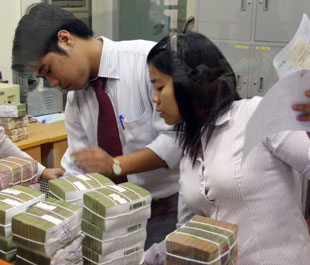 Xem xét các ngân hàng khó tăng vốn theo chuẩn