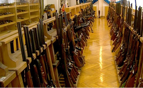 Súng AK đến tay kẻ khủng bố Paris từ đâu?