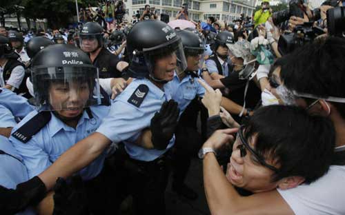 Biểu tình ở Hồng Kông bắt đầu khó kiểm soát?