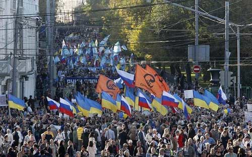 Dân Nga biểu tình phản đối can thiệp vào Ukraine