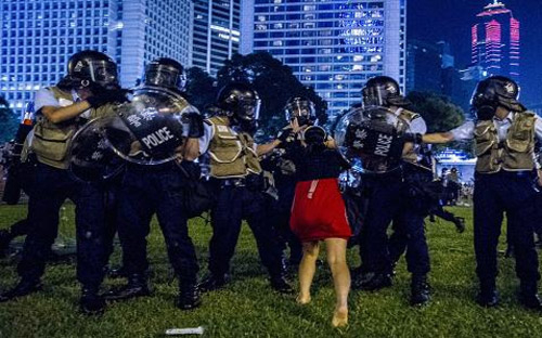 Biểu tình có thể khiến kinh tế Hồng Kông khốn đốn