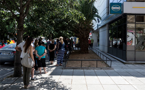 Ngăn hệ thống sụp đổ, Hy Lạp đóng cửa hàng loạt ngân hàng