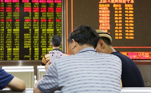 Chứng khoán Trung Quốc lại rớt hơn 6% 