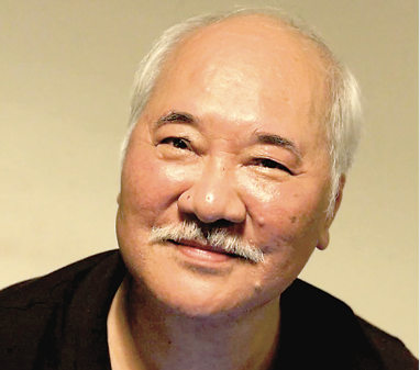 Bạn là nhà báo hay là...?