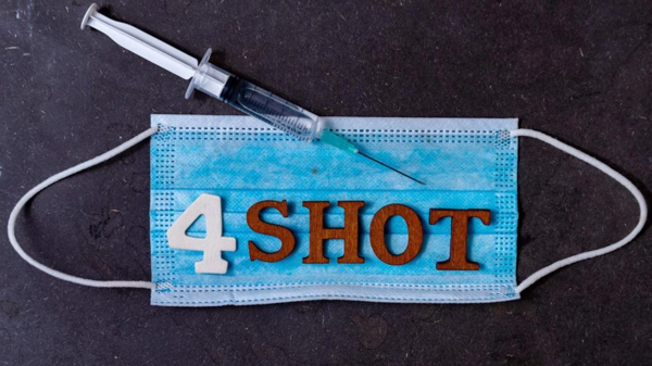 Hiệu lực của liều vaccine thứ 4 giảm đáng kể sau thời gian ngắn