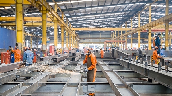 Thu ngân sách băng băng về đích, mừng hay lo?