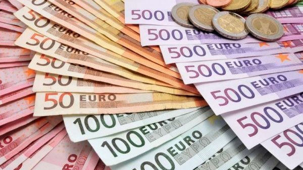 “Biến động ngược chiều giữa hai đồng tiền Euro và USD: Tác động đến Việt Nam”