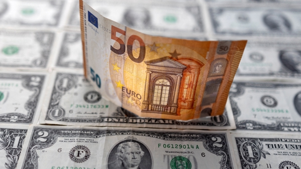 Khi Euro ngang giá USD: Euro mất giá nhiều hay USD tăng quá mạnh?