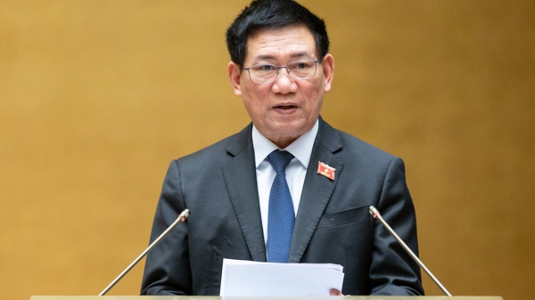 Luật Giá (sửa đổi): Đề xuất quy định giá trần sách giáo khoa, giữ Quỹ Bình ổn giá xăng dầu dù còn tranh cãi