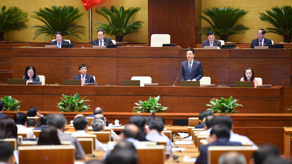 Bộ trưởng Nguyễn Mạnh Hùng: Mức phạt tung tin giả của Việt Nam chỉ bằng 1/10 so với các nước