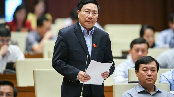 Phó Thủ tướng Phạm Bình Minh: Chính phủ rất quan tâm đến giáo viên, nhân viên y tế