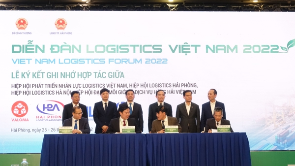 Nhiều hợp đồng hợp tác được ký kết tại Diễn đàn logistics Việt Nam 2022 