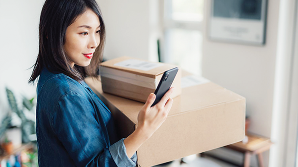 “Xanh hóa” thương mại điện tử bằng bao bì bền vững