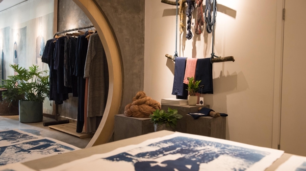 Chất liệu truyền thống “chắp cánh” cho thời trang Việt bay lên