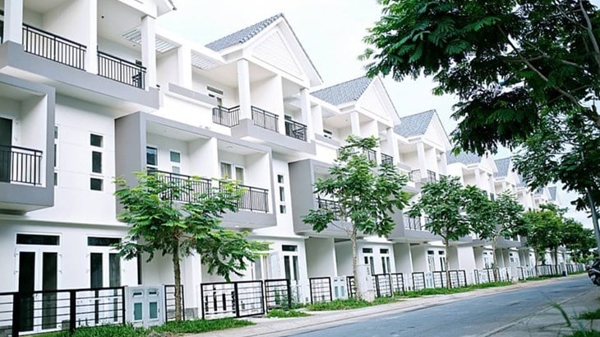 Giá cao, lãi suất cao làm “chùn tay” người mua nhà