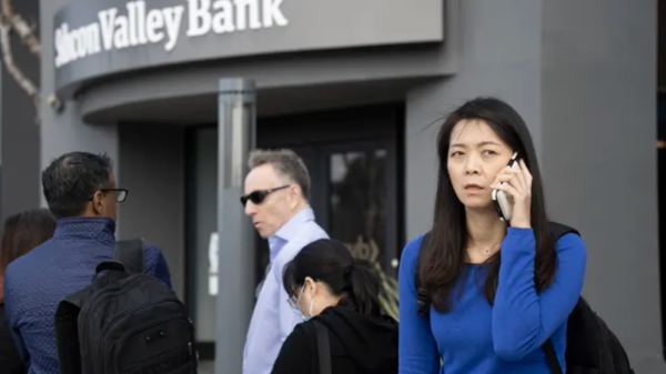 Moody’s hạ triển vọng tín nhiệm hệ thống ngân hàng Mỹ, dự báo Fed còn nâng lãi suất