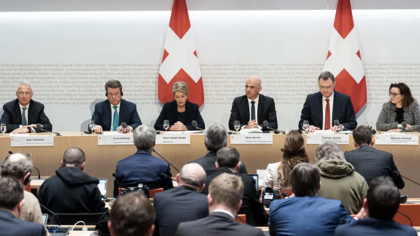 UBS mua Credit Suisse với giá hơn 3 tỷ USD nhằm chặn khủng hoảng lan rộng