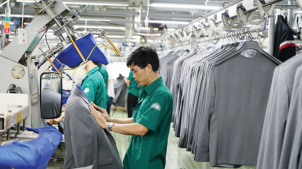 “Điểm rơi” dệt may sẽ kéo dài sang 2024: Doanh nghiệp cần chủ động giải pháp vượt qua thách thức
