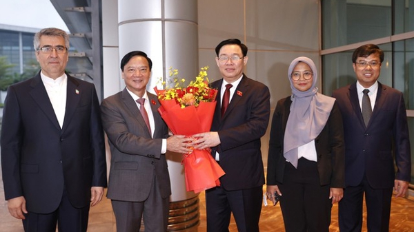 Chủ tịch Quốc hội lên đường dự AIPA-44, thăm Indonesia và Iran