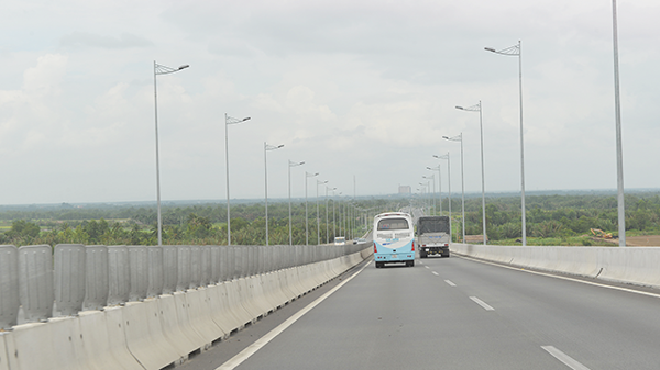 Thu phí cao tốc do Nhà nước đầu tư tiếp tục gây tranh cãi