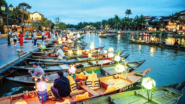 Hoạt động thương mại tháng 8 sôi động đẩy tổng mức bán lẻ hàng hóa tăng 10% 