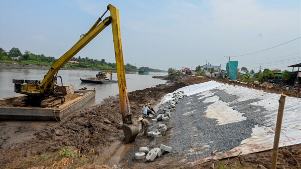 Giải ngân vốn đầu tư công vượt cùng kỳ, sắp cán mốc 300.000 tỷ đồng sau 8 tháng