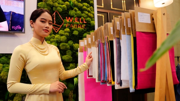 Thời trang Việt tiên phong “xanh hóa”