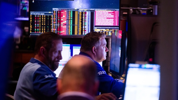 Chứng khoán Mỹ đuối sức sau báo cáo CPI nóng hơn dự báo, giá dầu tăng vì tin Iran