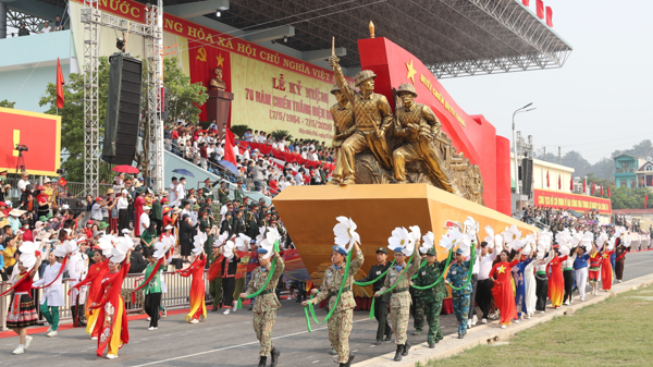 [TRỰC TIẾP]: Lễ diễu binh, diễu hành kỷ niệm trọng thể 70 năm Chiến thắng Điện Biên Phủ