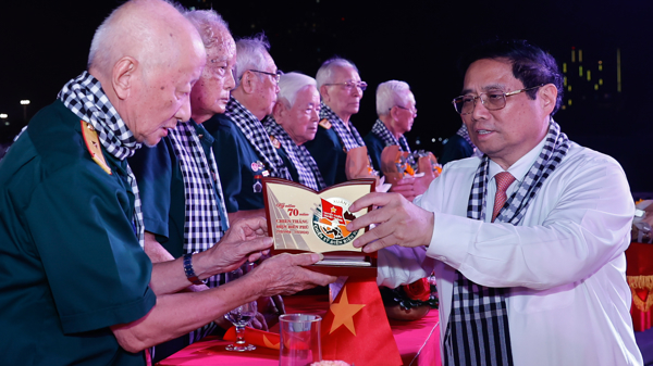 Lá cờ quyết thắng mãi là biểu tượng cho ý chí, cho khát vọng Việt Nam hùng cường