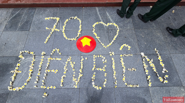 [Phóng sự ảnh]: Sau đại lễ, du khách vẫn phủ kín các điểm di tích tại Điện Biên Phủ