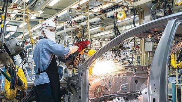 Sản xuất công nghiệp tiếp đà tích cực, ngành chế biến, chế tạo dẫn dắt tăng trưởng