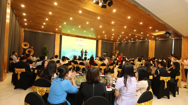 Tạp chí Kinh tế Việt Nam tri ân đối tác, giới thiệu sản phẩm chiến lược ứng dụng AI tạo sinh 