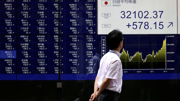 Chứng khoán Nhật hồi hơn 10%, đồng yên suy yếu