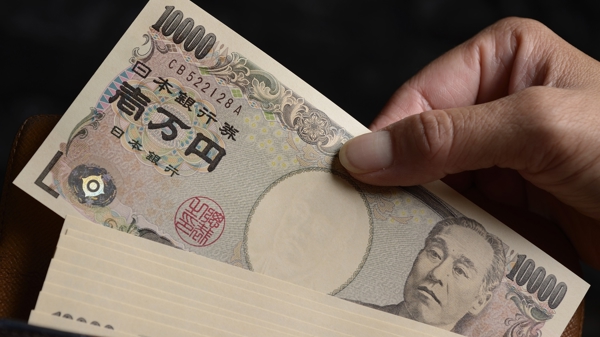 Các quỹ phòng hộ “rón rén” quay lại với carry-trade yên Nhật