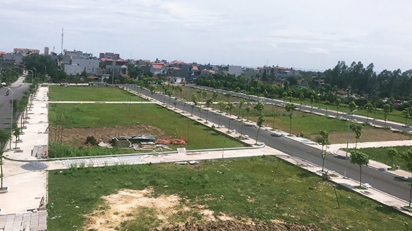 Nhiều khoản thu, sắc thuế về đích sau 8 tháng, tiền sử dụng đất vẫn hụt thu