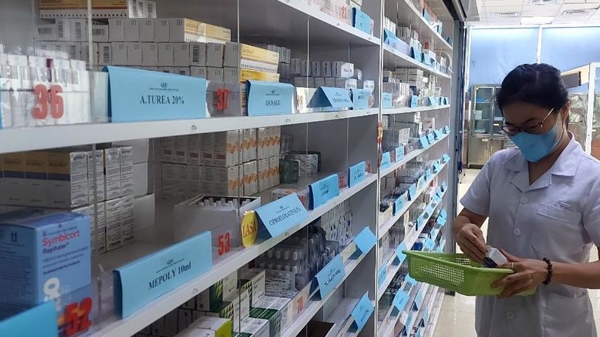 Kiểm soát chặt giá thuốc sau mưa bão 