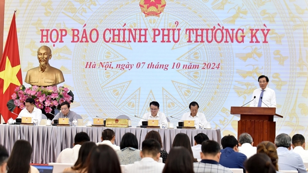 Thứ trưởng Bộ Kế hoạch và Đầu tư: Giữ vững mục tiêu tăng trưởng 7% cho cả năm 2024