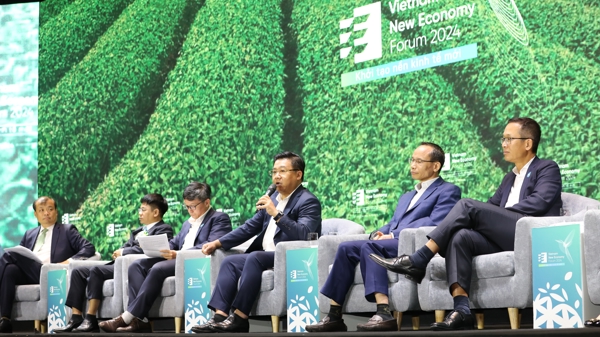 [Phóng sự ảnh]: Chuyên gia hiến kế để “Khởi tạo nền kinh tế mới” 