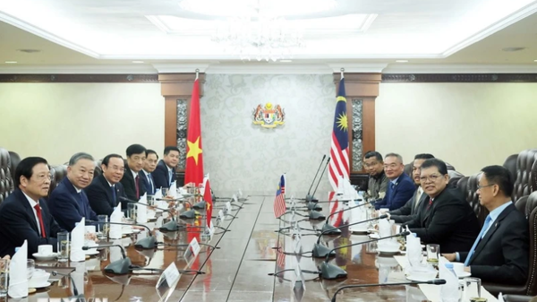 Tổng Bí thư Tô Lâm hội kiến với Chủ tịch Hạ viện Tan Sri Dato’ Johari Bin Abdul