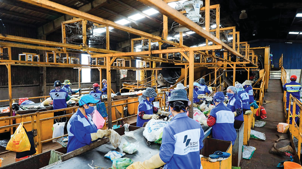Giảm phát thải, khai thác tối đa giá trị kinh tế từ rác thải