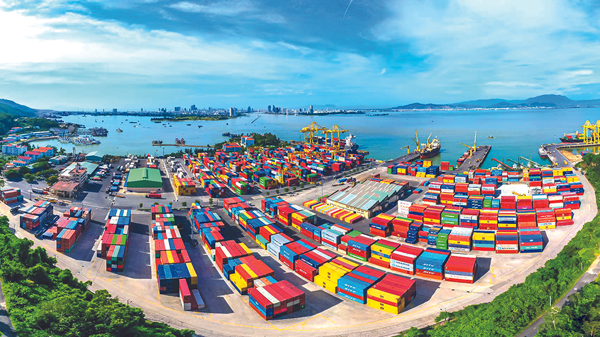 Phát triển cảng “xanh”, vững bước vươn ra biển lớn