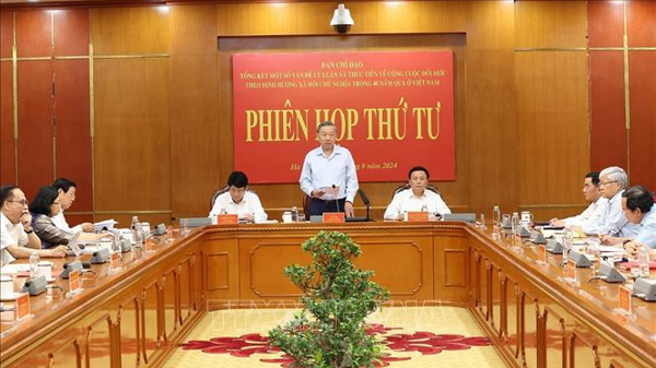 Bộ Chính trị chỉ đạo sớm trình chủ trương sáp nhập một số tỉnh, tạm dừng Đại hội đảng cấp huyện, xã