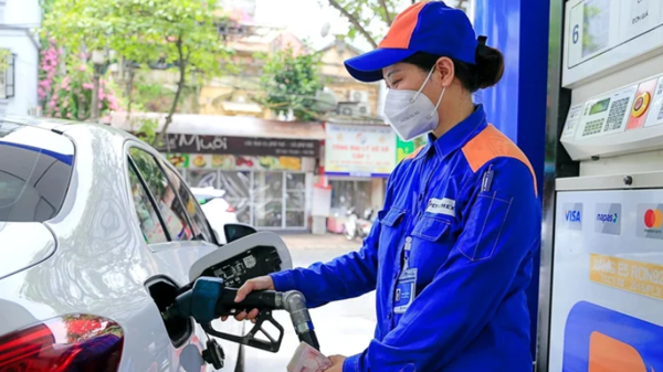 Điều chỉnh thời gian điều hành giá xăng dầu