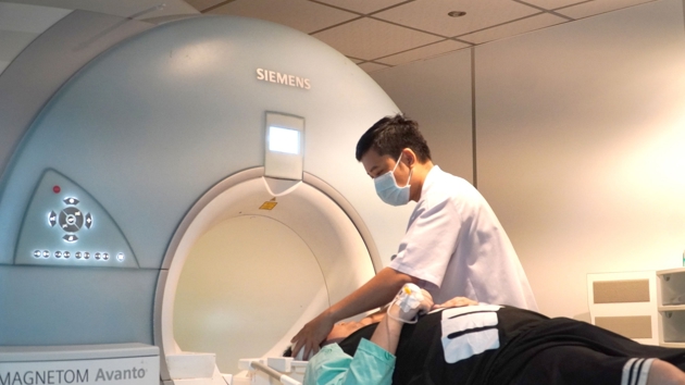 Khuyến khích khu vực tư nhân hoặc hợp tác công tư tham gia cung cấp gói dịch vụ y tế cao cấp
