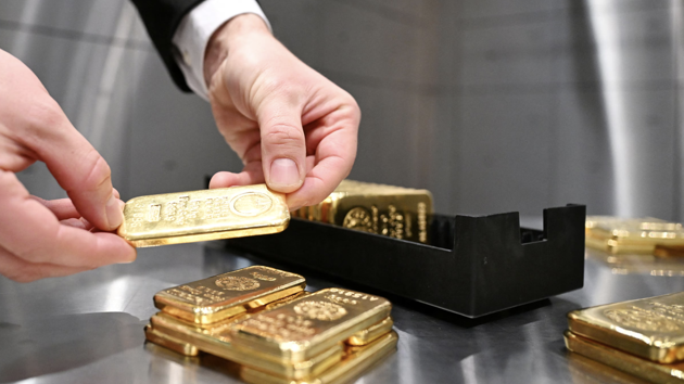 Giá vàng xuống đáy 2 tuần, SPDR Gold Trust bán ròng sau chuỗi phiên mua liên tiếp
