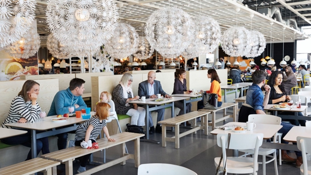 Ikea “thôi miên” người mua sắm bằng món ăn giá rẻ
