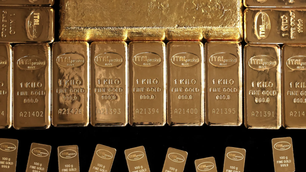 Giá vàng tái lập mốc quan trọng 3.300 USD/oz nhờ đồng USD xuống đáy 3 năm
