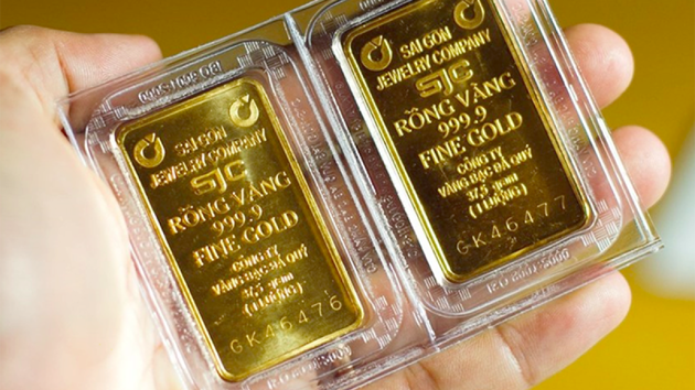 Một doanh nghiệp điều chỉnh giảm giá mua, bán vàng miếng SJC