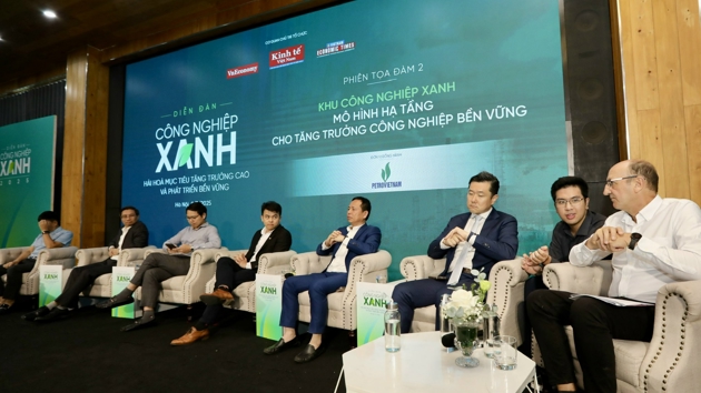 [Phóng sự ảnh]: Chuyên gia, nhà quản lý và doanh nghiệp hợp lực tìm lộ trình cho công nghiệp xanh bền vững